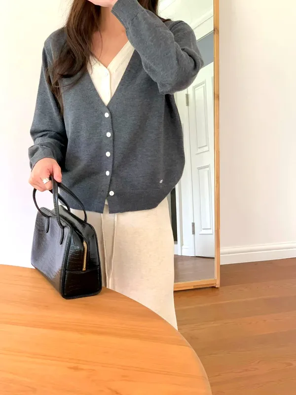 Elegant Cardigan, Soft and Comfortable, A Wardrobe Essential