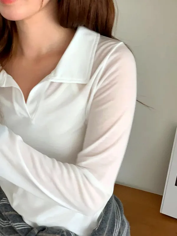 Minimalist Long Sleeve Women's Top, Comfortable and Breathable