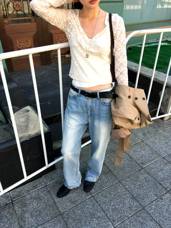 Stylish Versatile Women's Jeans - Comfortable and Breathable for a Perfect Fit