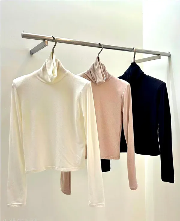Fashionable Turtleneck Women's Top, Comfortable and Versatile