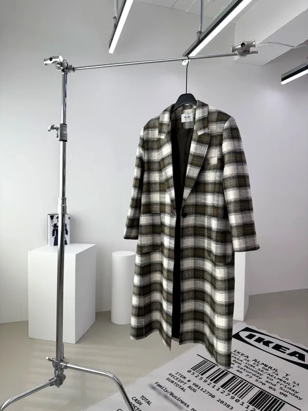 Stylish Plaid Women's Coat - A Must-Have for Elegant Charm
