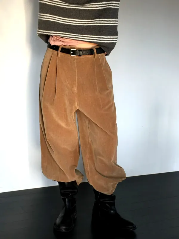 休闲宽松裤子，舒适时尚的秋冬必备单品