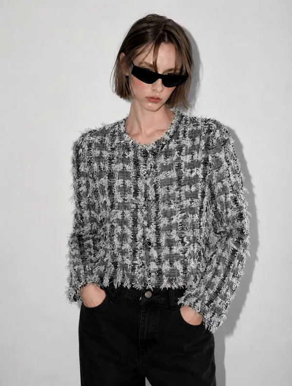 Stylish Plaid Women's Jacket - The Perfect Blend of Elegance and Personality