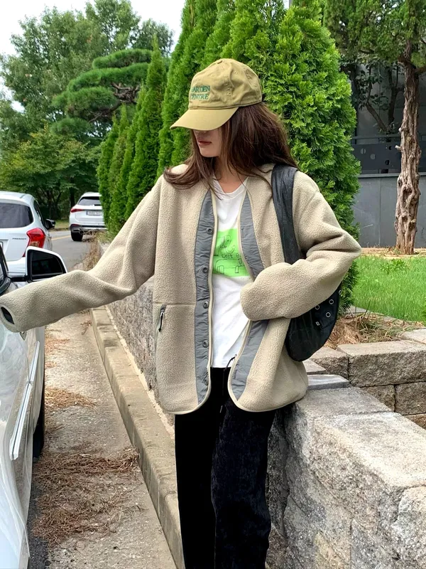 Stylish and Comfortable Women's Jacket for Autumn and Winter