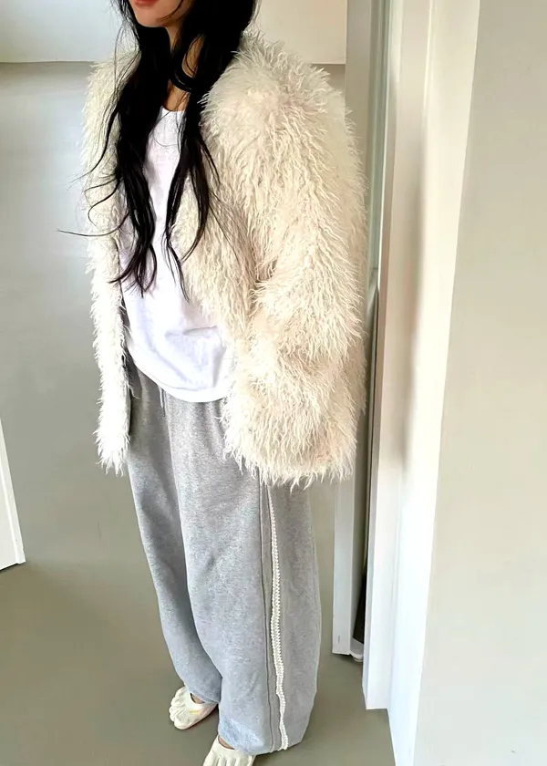 Stylish Plush Women's Coat - Warm, Comfortable, and Perfectly Matched