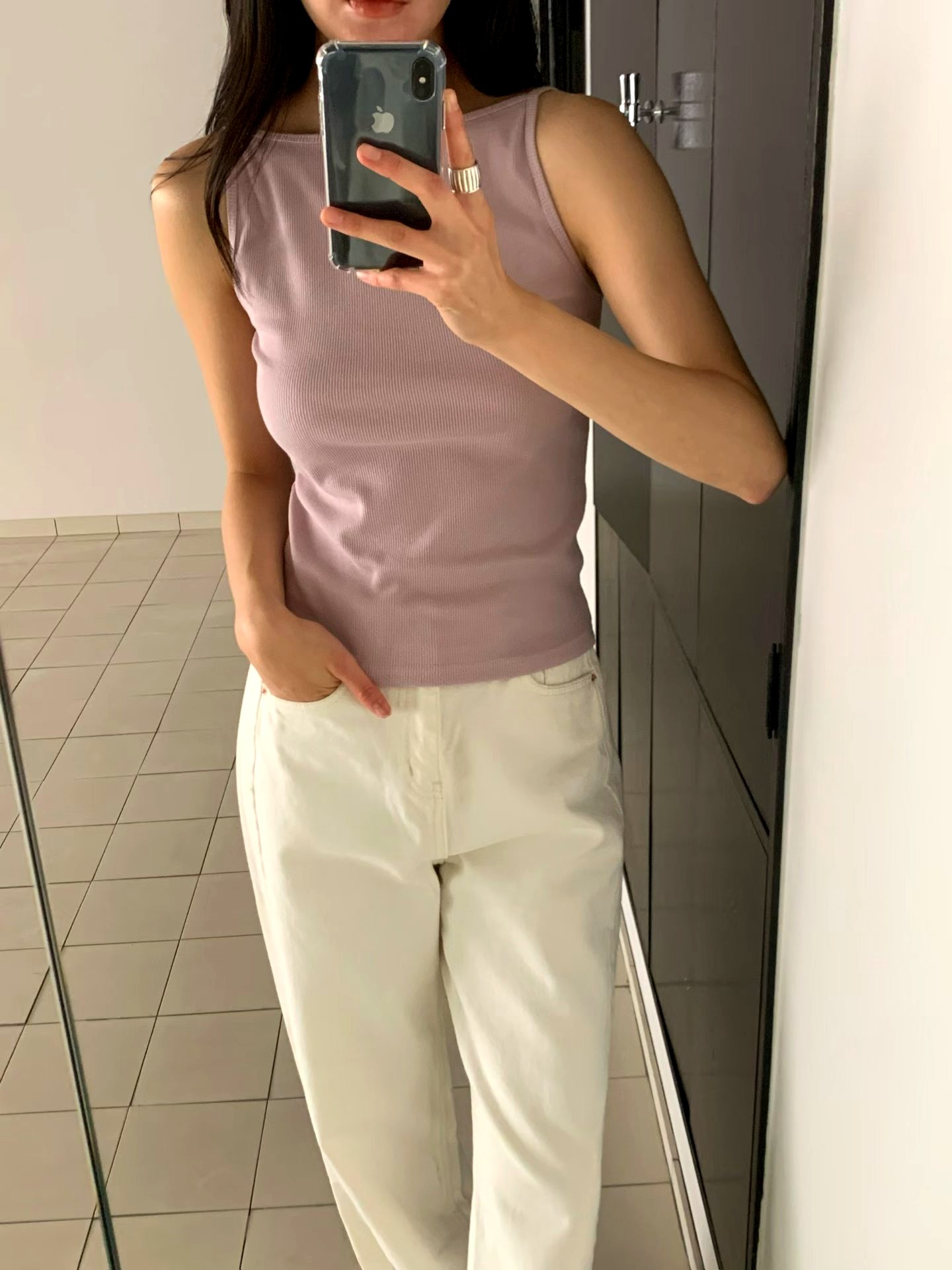 Stylish and Minimalist Women's Top with Comfortable Fit