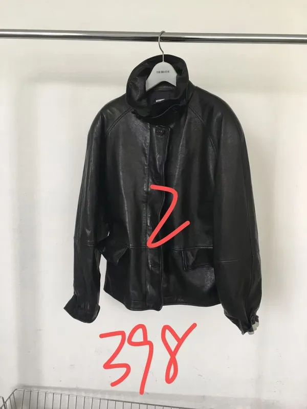 Classic Black Leather Jacket - Fashionable and Versatile