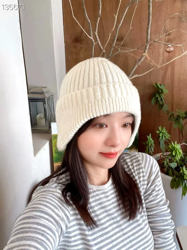 Fashionable Versatile Knitted Hat, Warm and Comfortable, A Must-Have for Autumn and Winter