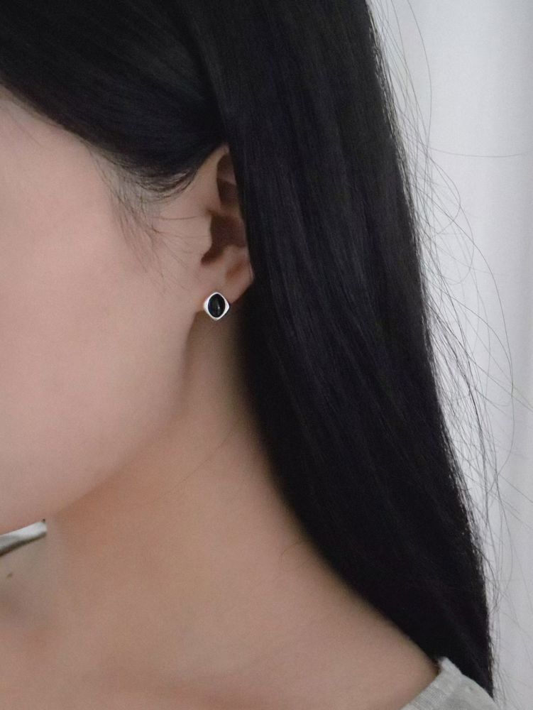 Minimalist Black Stud Earrings - Fashionable and Versatile