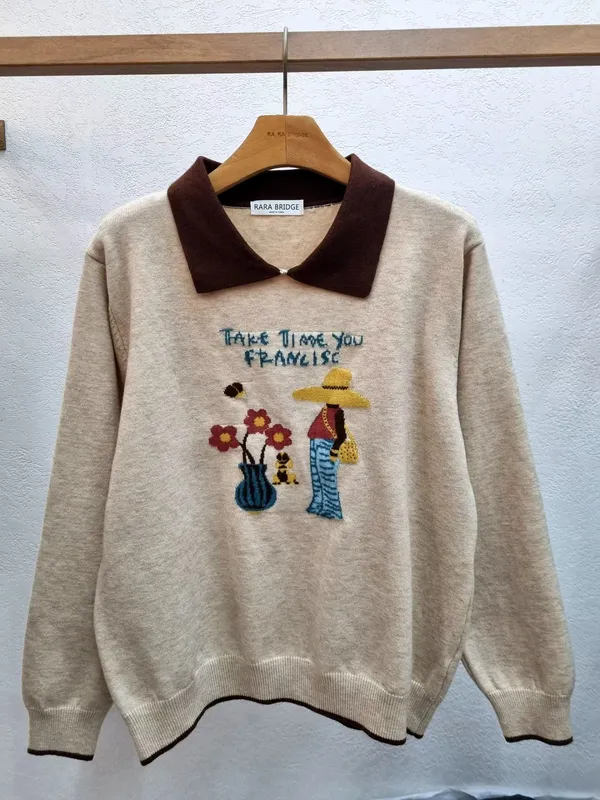 刺繡圖案休閒上衣，舒適百搭