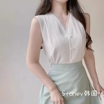 Fresh and Minimalist Sleeveless Shirt, A Must-Have for Elegant Style
