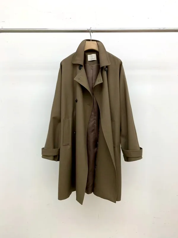 Elegant Women's Coat - Classic Design for Warmth and Comfort