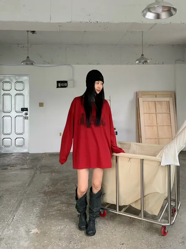 Fashionable Loose Red T-Shirt for a Comfortable Casual Look