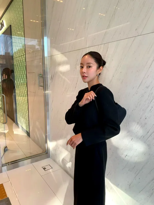 Stylish and Minimalist Women's Jacket, Elegant Charm