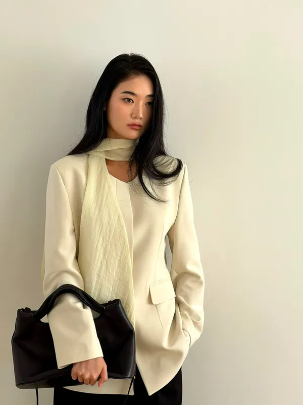 Stylish Minimalist Women's Jacket - A Must-Have for Elegance