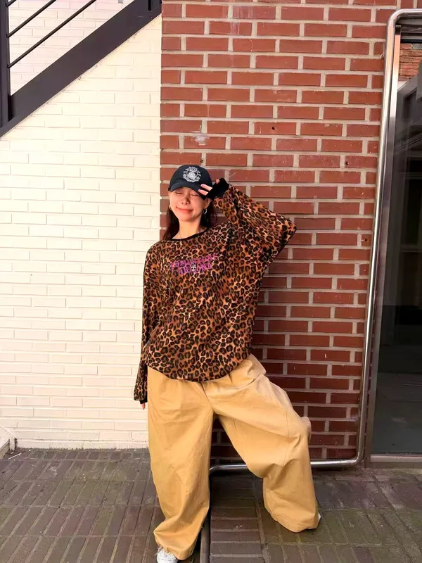 Fashionable Leopard Print Long Sleeve Top, Casual and Comfortable