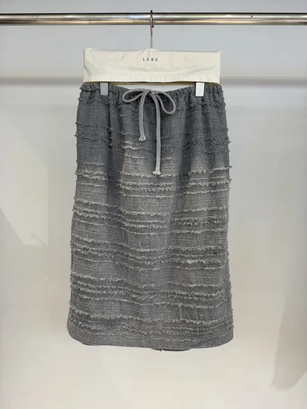 Stylish Gray Wave Pattern Women's Midi Skirt - Comfortable and Versatile
