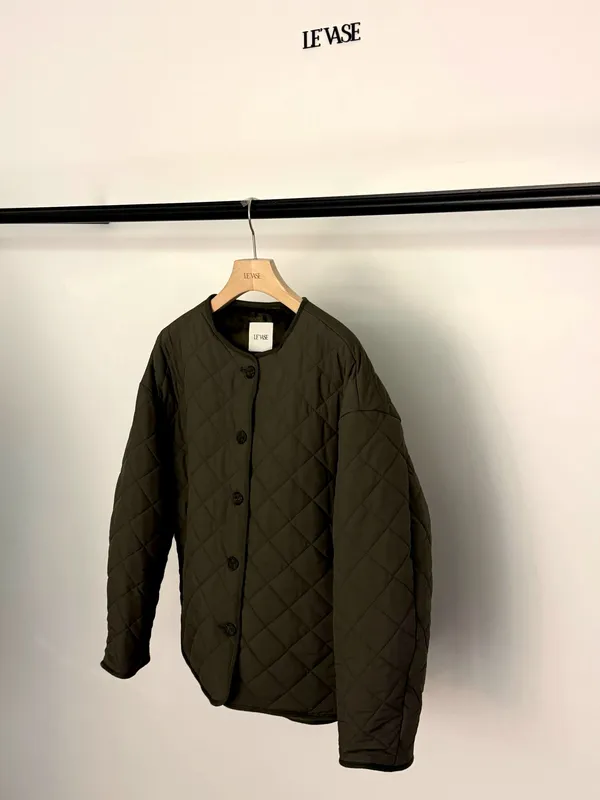 Stylish and Minimalist Women's Down Jacket - Warm and Comfortable