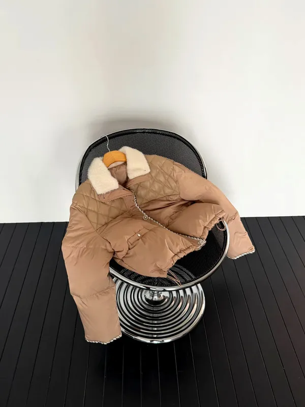 Stylish Warm Women's Jacket with Comfortable Down Design