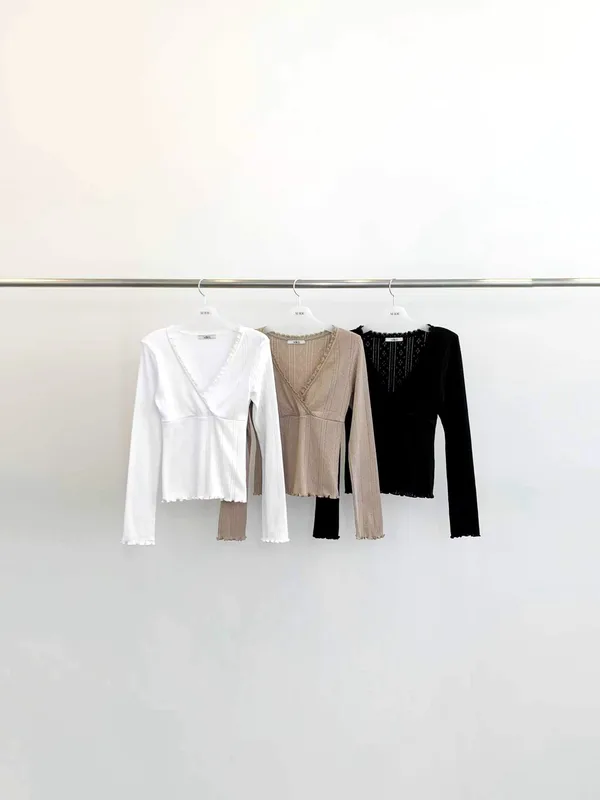 Stylish Women's Top - Comfortable and Versatile for Any Occasion