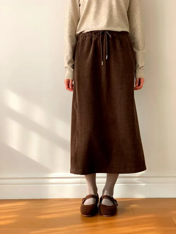 Casual and Comfortable Women's Long Skirt, Perfect for Spring and Autumn Outfits