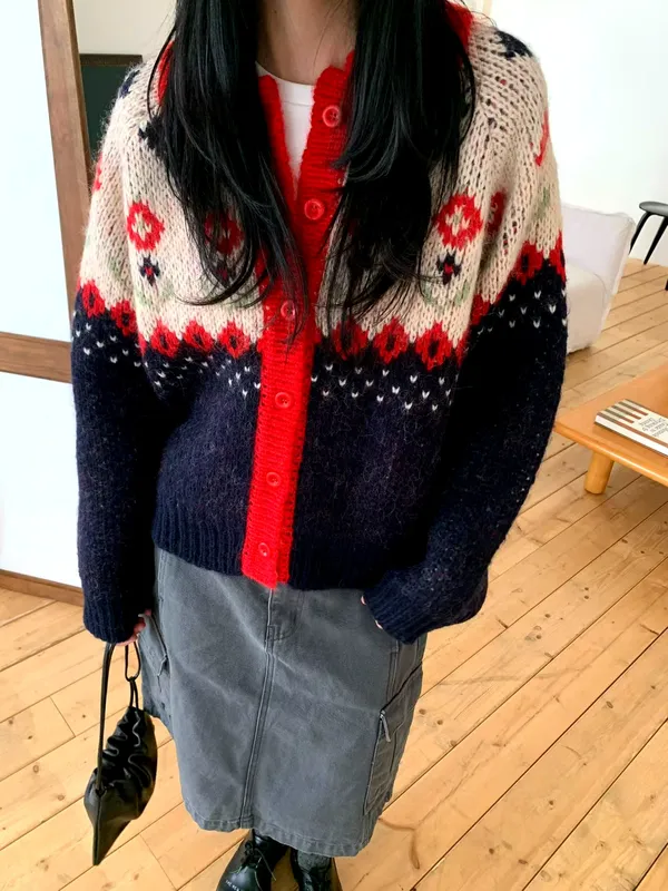 Stylish Knitted Cardigan - A Perfect Blend of Warmth and Style