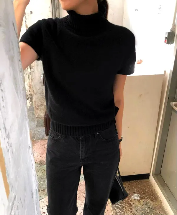 Stylish and Minimalist Black Turtleneck Sweater, Comfortable and Versatile