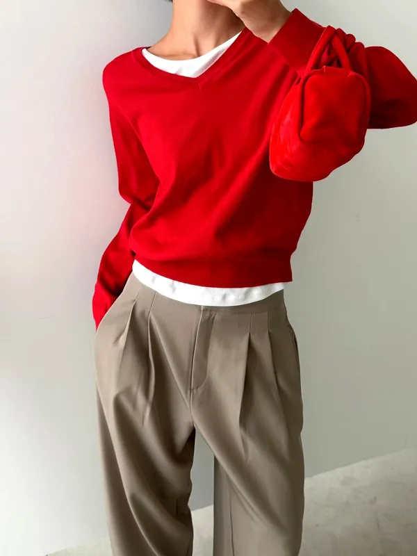 Fashionable Red V-Neck Knit Top, Comfortable and Versatile