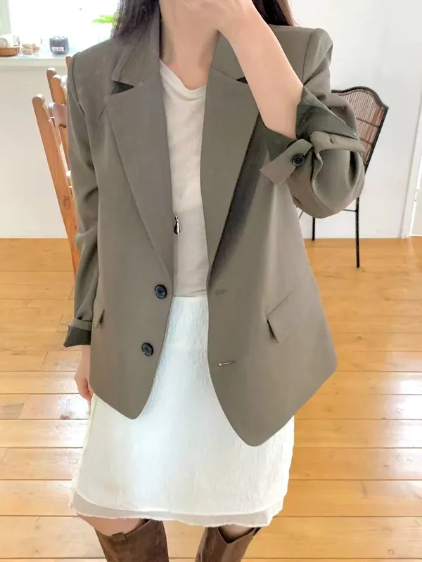 Fashionable Minimalist Women's Jacket, A Must-Have for Elegance