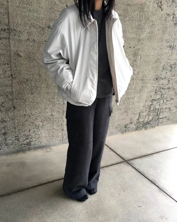 Stylish and Minimalist Women's Jacket - Lightweight and Comfortable