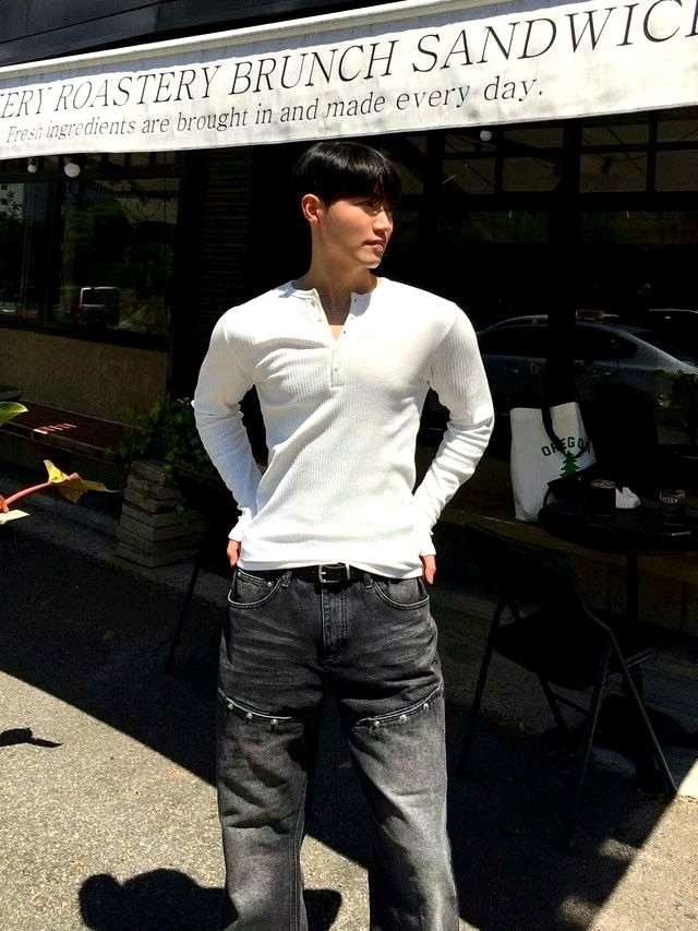 스타일리시한 남성 니트 상의 - 편안하고 다재다능한
