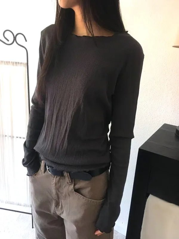 Stylish and Minimalist Long Sleeve T-Shirt for Women, Comfortable and Breathable