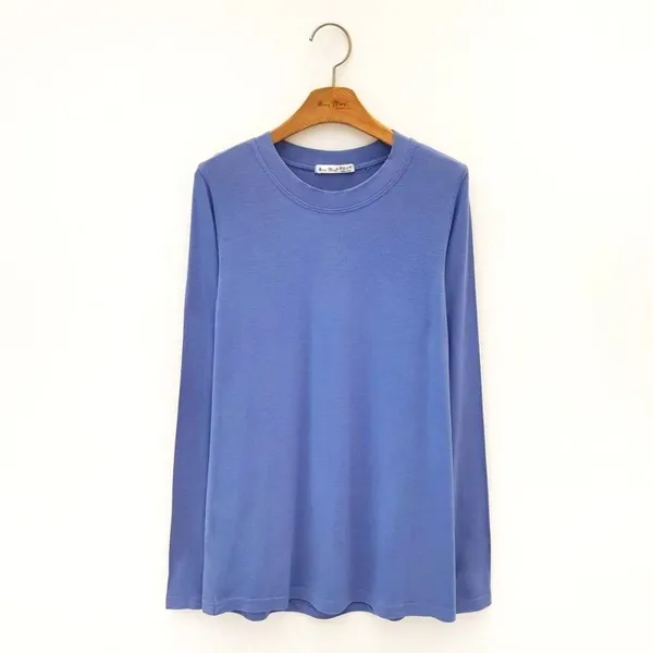 Stylish and Minimalist Long Sleeve T-Shirt, Comfortable and Versatile