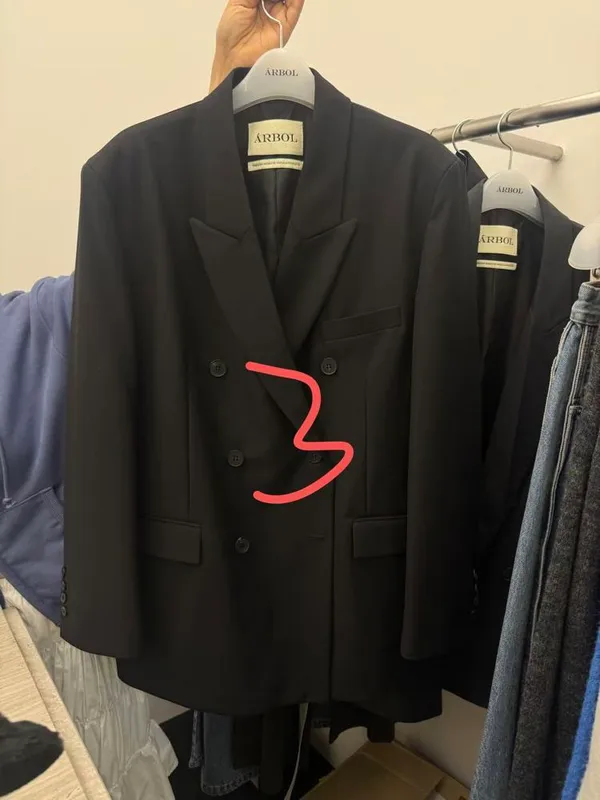 Classic Black Double-Breasted Suit Jacket - Elegant and Stylish