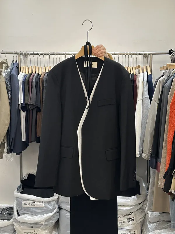 Stylish Minimalist Black Women's Suit Jacket