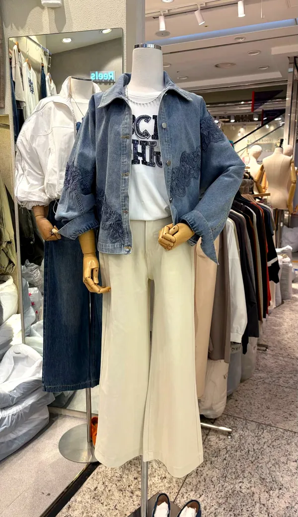Fashionable Women's Denim Jacket, Casual and Versatile Style