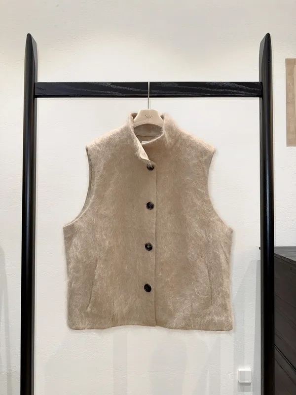 Stylish and Minimalist Wool Vest, Comfortable and Warm