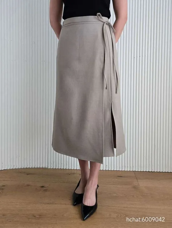 Elegant and Simple High-Waisted Pencil Skirt, Perfect for Any Occasion