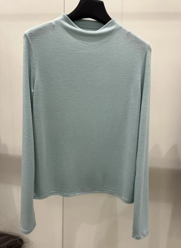 Lightweight Long Sleeve Women's Top - Comfortable and Breathable