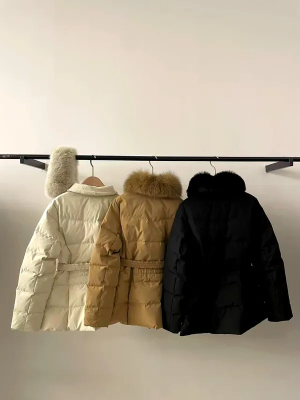 時尚女裝羽絨服，保暖舒適，優雅氣質