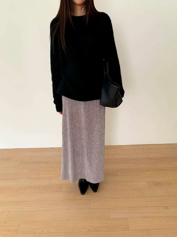 Elegant and Minimalist Maxi Dress to Showcase Feminine Charm