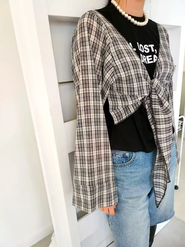 Stylish Checkered Women's Top, Effortlessly Matches Casual Looks