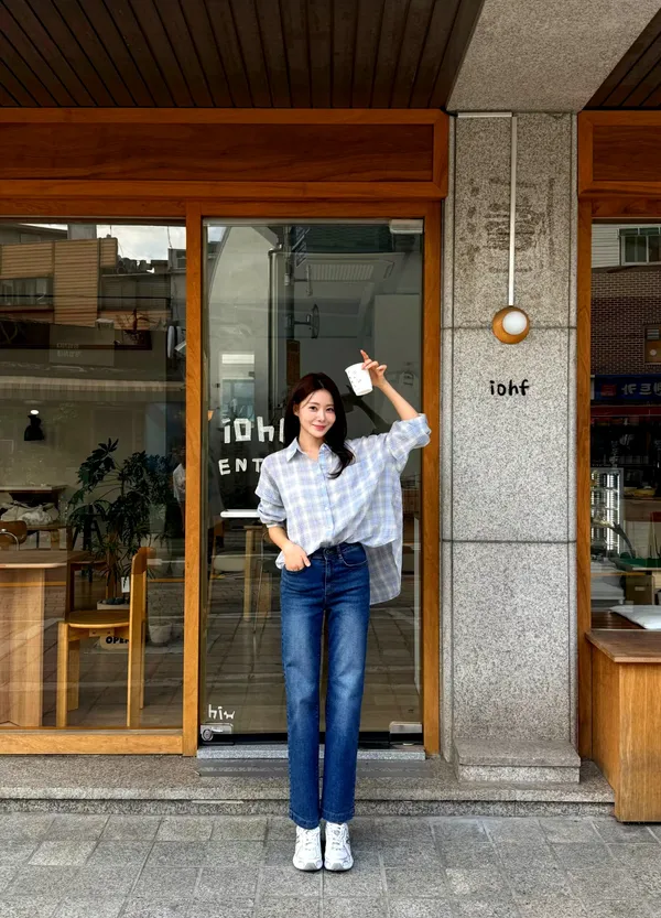 Stylish Casual Women's Denim Jeans - Showcase Your Elegant Charm 900