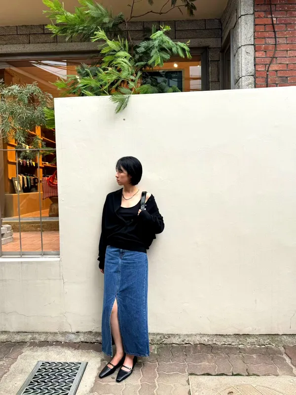Stylish Casual Denim Midi Skirt - Showcase Your Elegant Charm