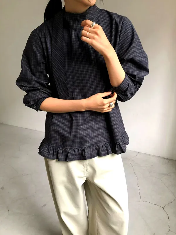 Elegant Plaid Women's Shirt - Fashionable and Versatile
