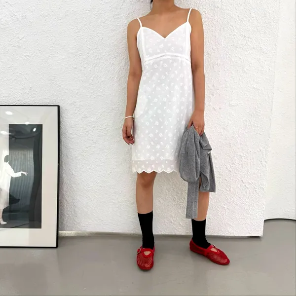 Fresh and Elegant White Dress, Perfect for Summer Outings