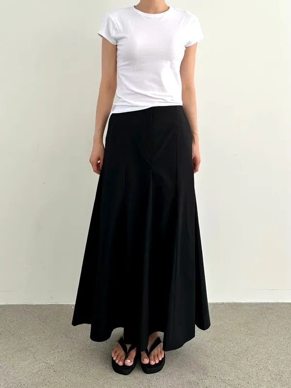 Elegant Black Maxi Dress to Showcase Your Charming Aura