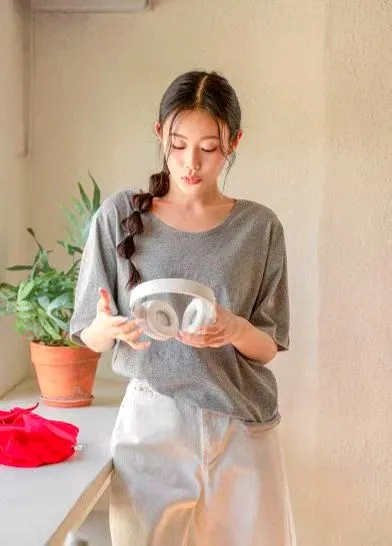 Minimalist Women's Top, Comfortable and Breathable for Everyday Wear