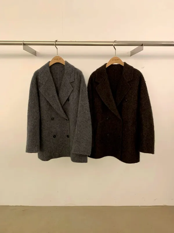 Stylish Double-Breasted Women's Coat, Elegant and Warm