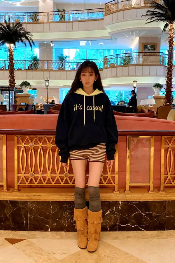 時尚休閒衛衣，舒適百搭，適合日常穿搭